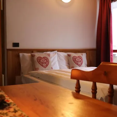 Aparthotel Weissthor 3*